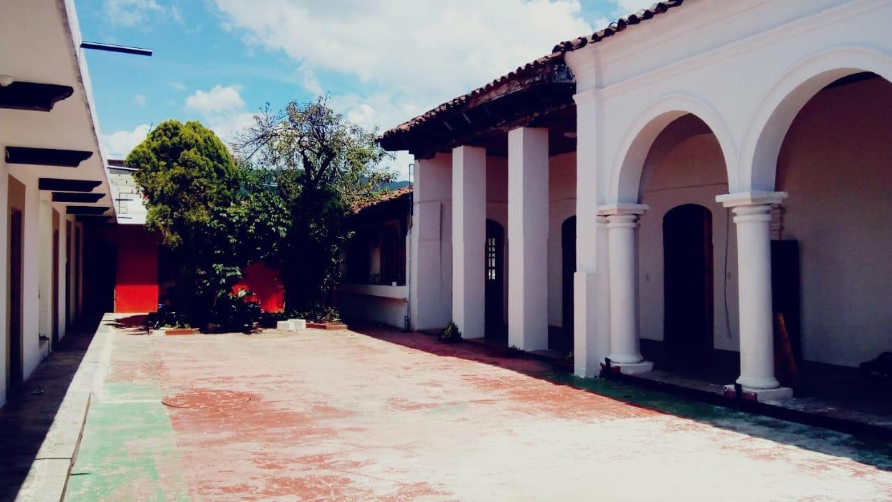 بيت شباب Fandango San Cristóbal de Las Casas المظهر الخارجي الصورة